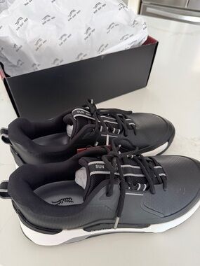 Sun Day Red Men’s Black Golf Shoes